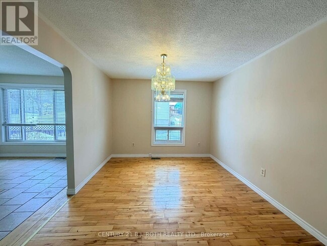 Building Photo - 141 Gunn St