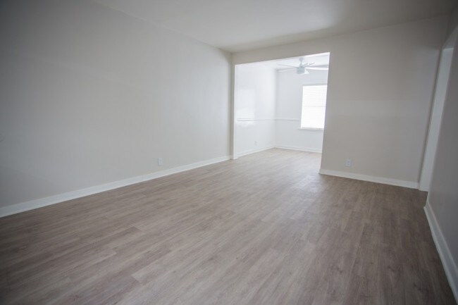 Building Photo - 14732 Blythe St