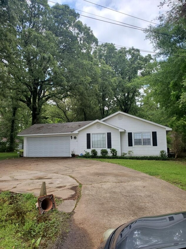 6106 Mer Rouge Rd, Bastrop, LA 71220 House Rental in Bastrop, LA