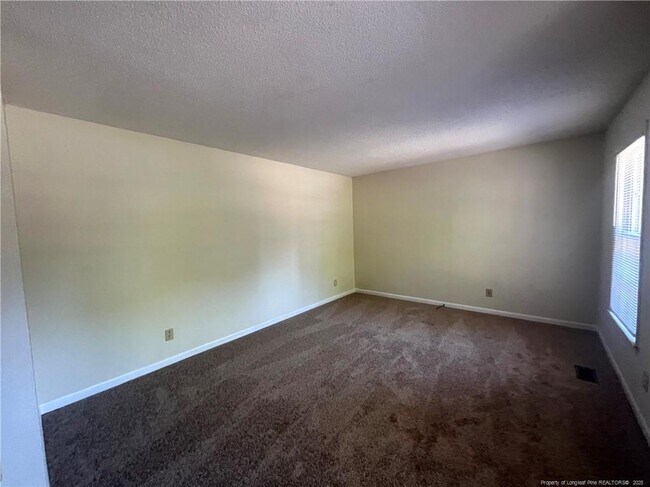 Building Photo - 710 Dude Ct