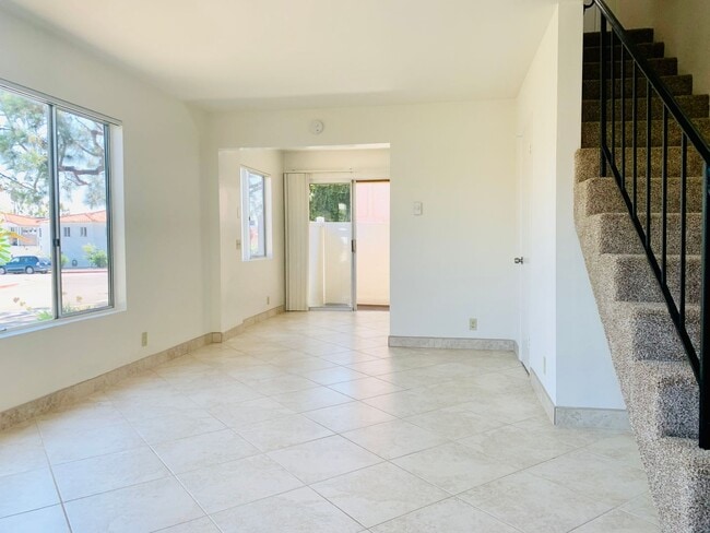 Foto del edificio - PERFECTLY LOCATED POINT LOMA 2BD/1.5BA TOW...