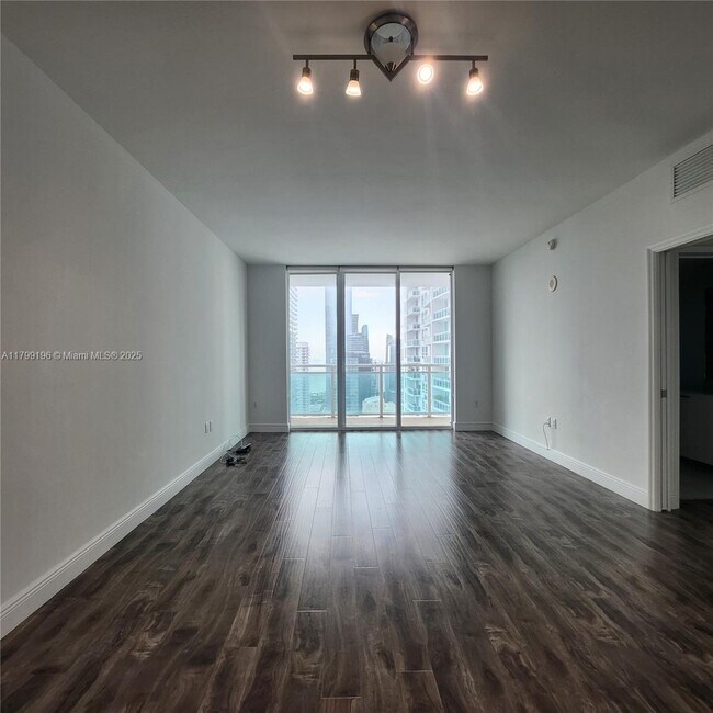 Building Photo - 950 Brickell Bay Dr