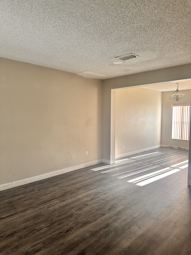 Building Photo - 4104 Oakberry Dr