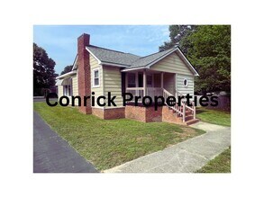 Building Photo - 2404 Johnson St
