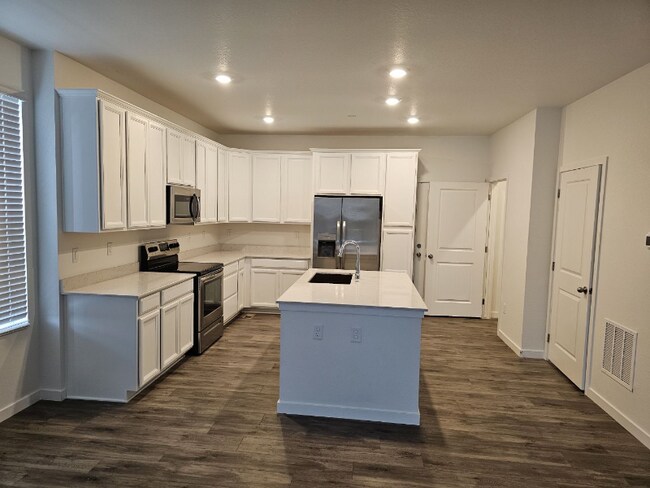 Building Photo - 4378 Timnath Pkwy