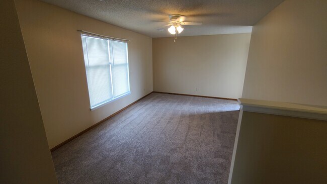Living Room - 514 Sky Vue Dr