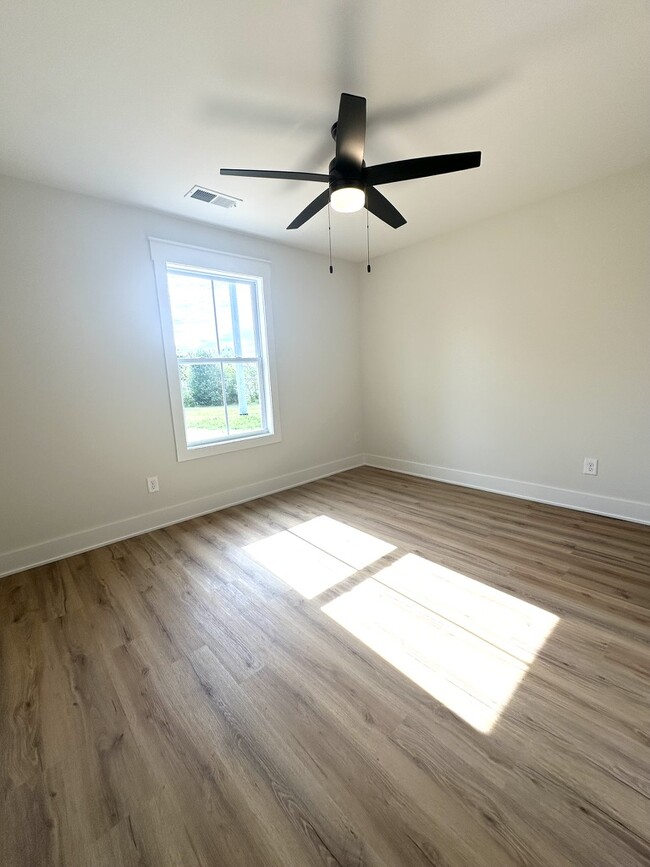 Foto del edificio - 343 Woods Rd