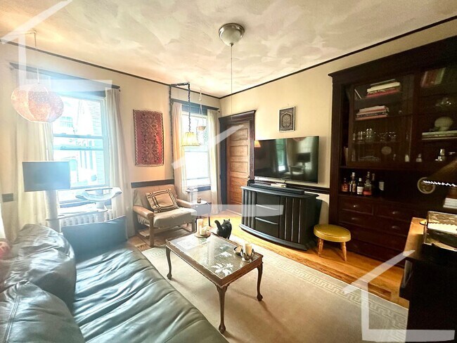 Building Photo - 82 Fairbanks St #2B Boston MA 02135