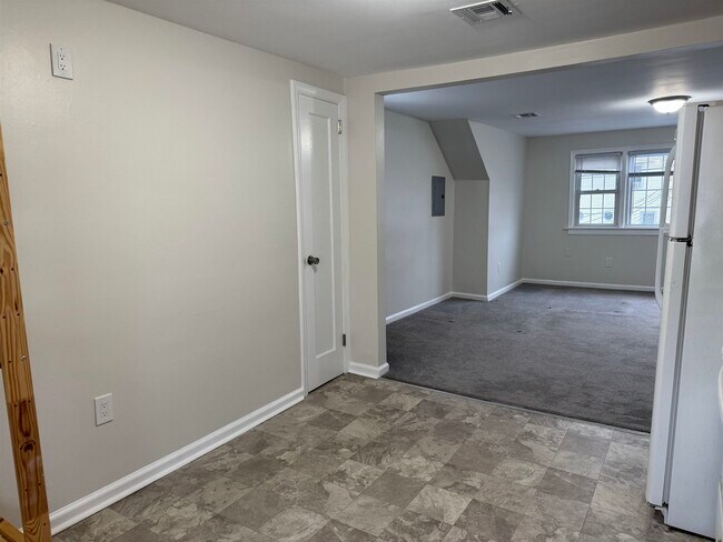 Building Photo - 42 Summit Ave