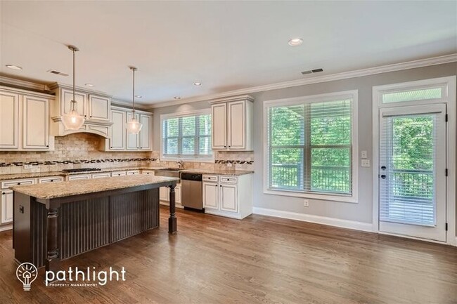 Building Photo - 1893 Skybrooke Ln, Hoschton, GA, 30548