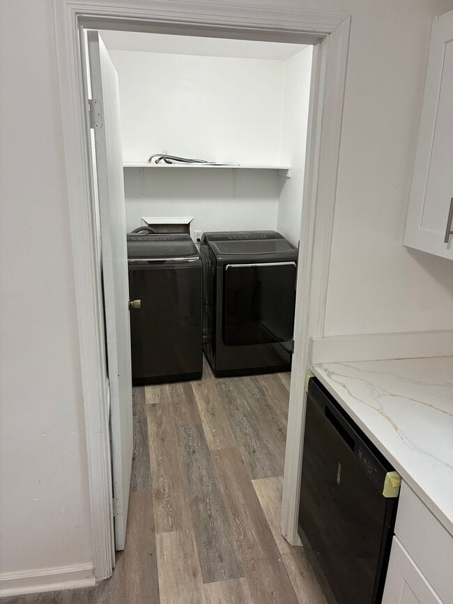 Building Photo - 116 Holland Cir