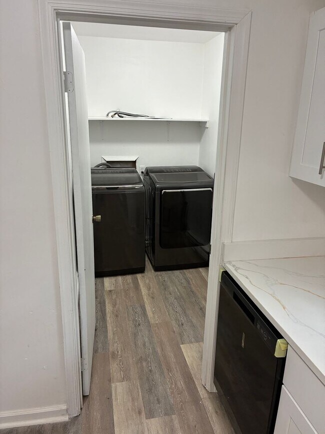 Foto del edificio - 116 Holland Cir