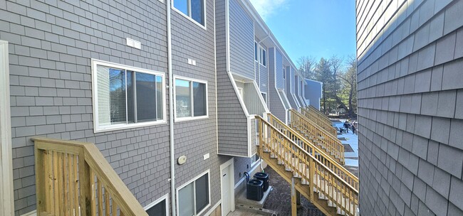 Building Photo - 44 Warner St