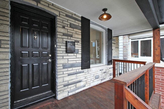 Building Photo - Leslieville- Entire House 3 Bedroom/1 Bath