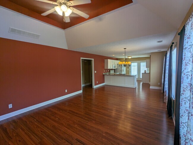 Building Photo - 7112 Emily Ann Ln