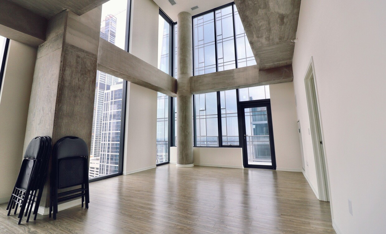 Photo - 1323 S Wabash Ave (Chicago, IL)