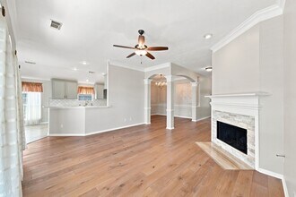 Building Photo - 22918 Red River Dr
