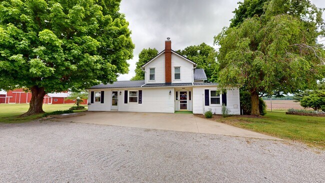 Building Photo - Country living! South central schools, lar...