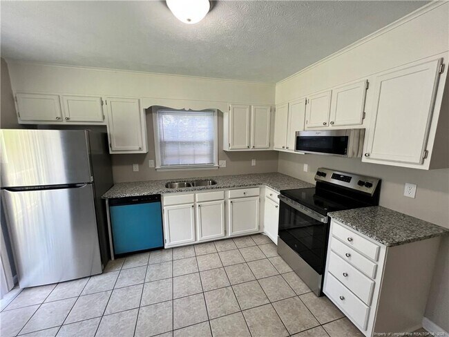 Building Photo - 916 Emory Ct