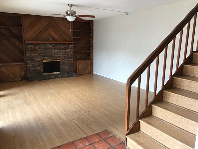 Building Photo - 212 Lake Arbor Dr