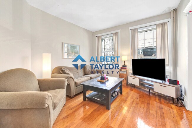 Foto del edificio - 104 Strathmore Rd