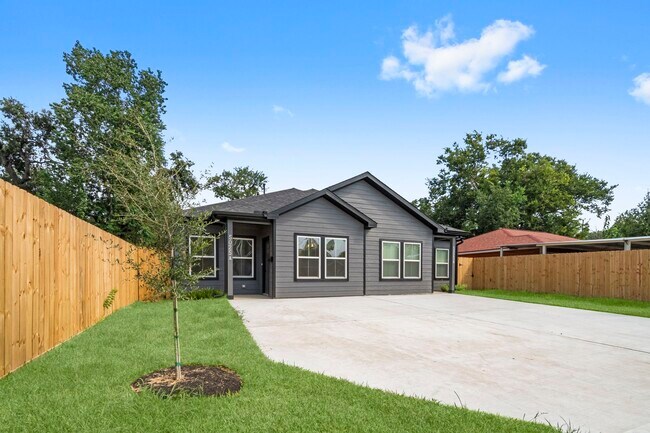 Building Photo - 5025 Rapido Rd