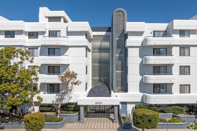 Entrada principal - 4800 Sepulveda Blvd.