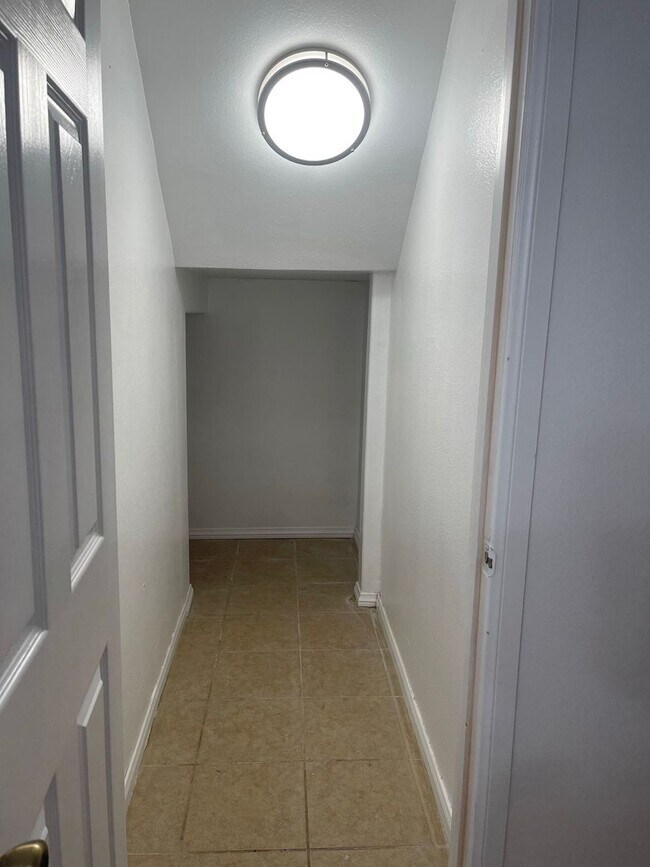 Foto del edificio - 9548 Sally Ave
