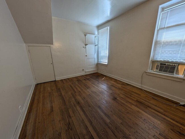 Building Photo - 301 S 3rd Ave