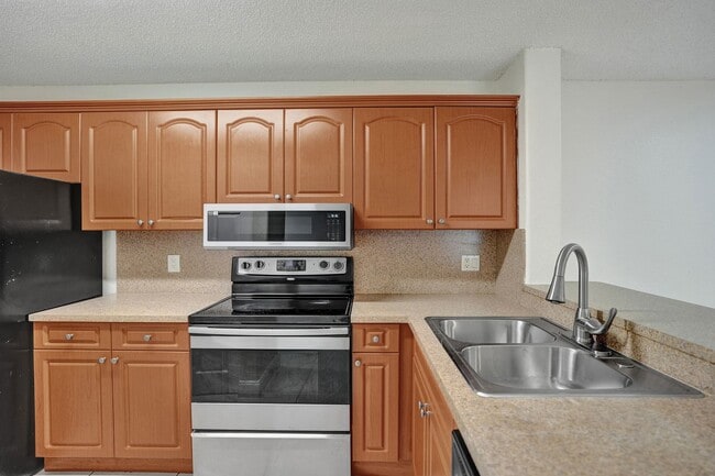 3 BED/2BATH - 3 BED/2BATH House
