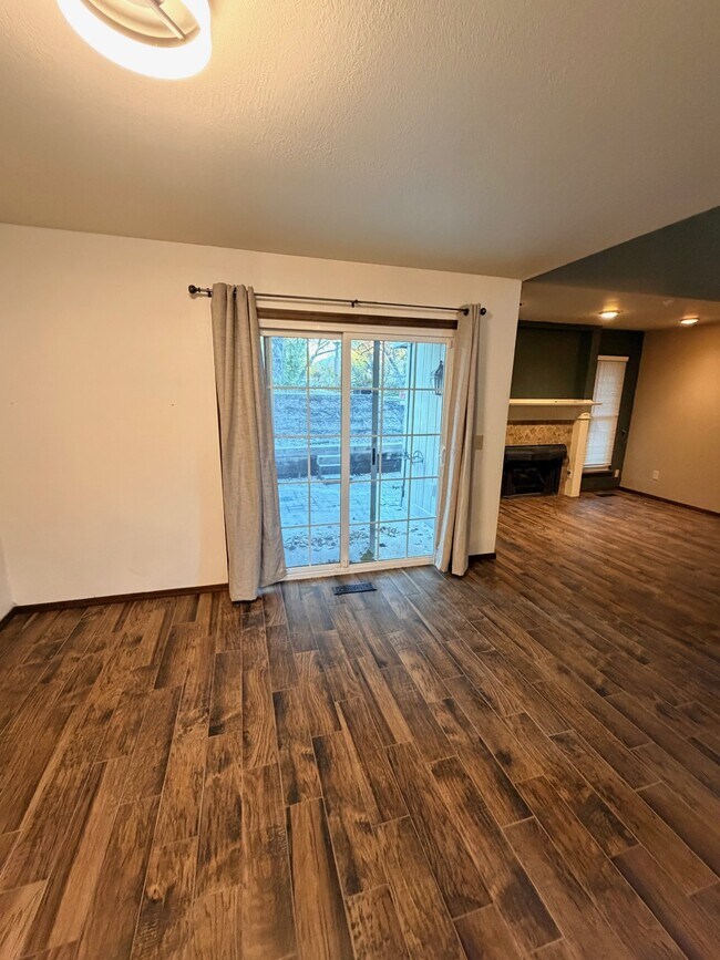 Building Photo - 1820 Windhill Ave