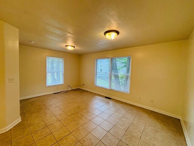 Foto del edificio - 3 Bedroom, 2.5 Bath Duplex