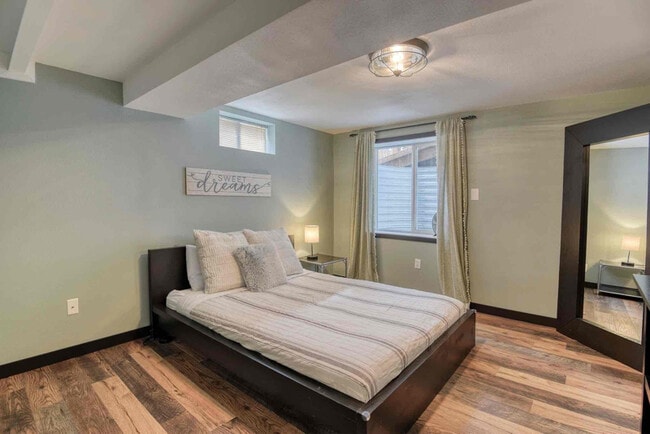 Building Photo - 6207 N Elm St