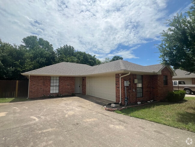 Building Photo - 4904 Timberview Dr