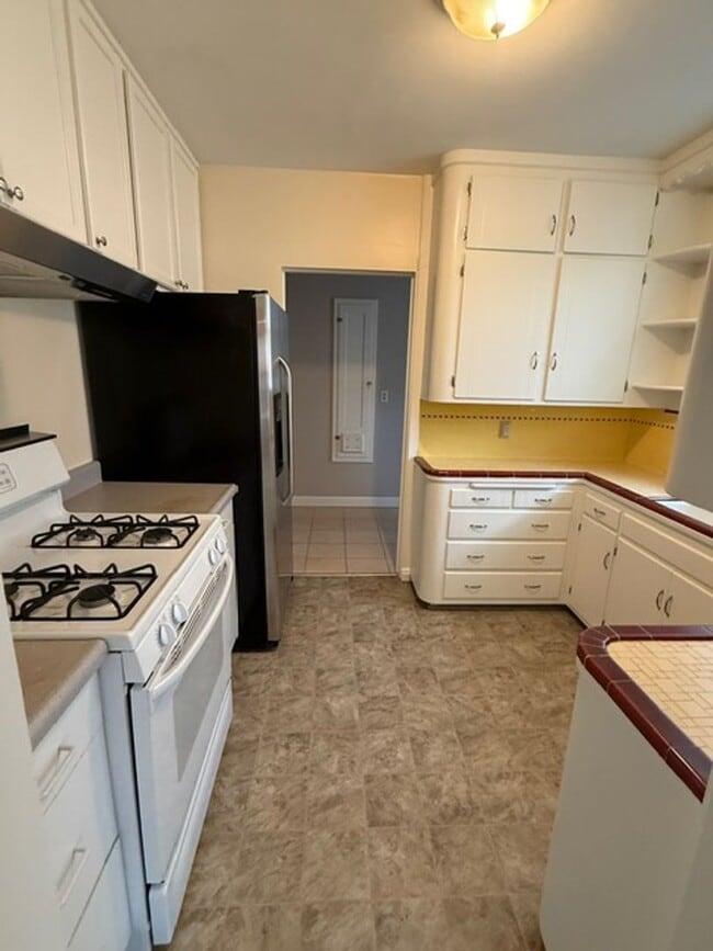 Building Photo - Charming 3 bedroom 2 bathroom single level home in Santa Rosa