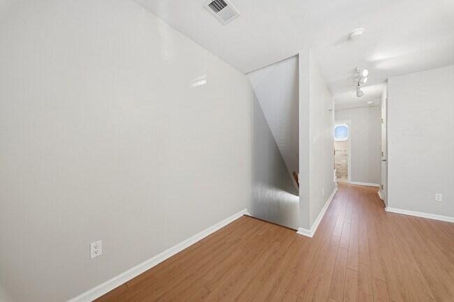 Foto del edificio - 824 W Ocean View Avenue - C