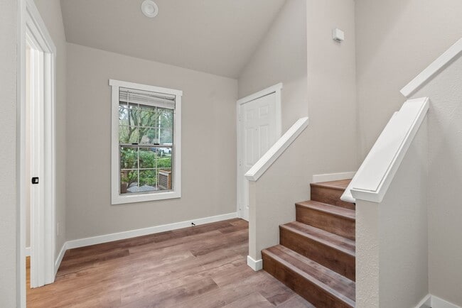 Building Photo - Newly remodeled two story home at the intersection of Redmond and Kirkland