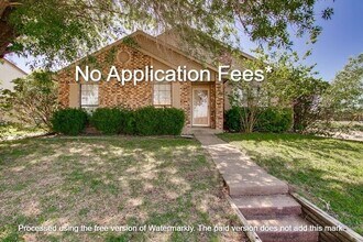 Building Photo - 9124 Pinehaven Dr