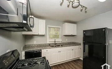 Building Photo - 732 Glass St NW