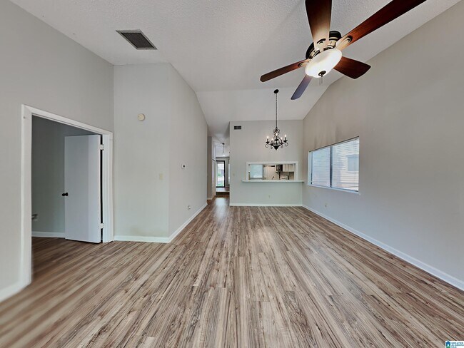 Building Photo - 2405 Falcon Pl