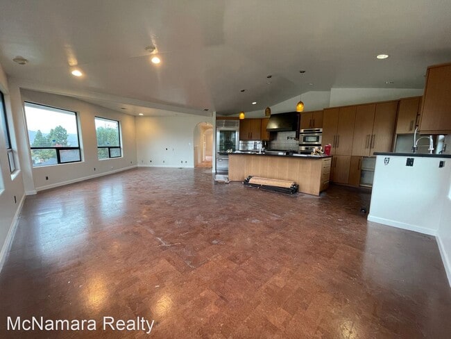 Building Photo - 5 br, 3.5 bath House - 143 Cerro Court