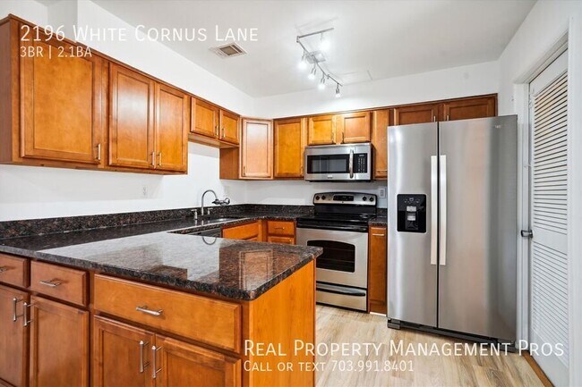 Foto del edificio - Beautifully Updated Townhouse In The Heart...