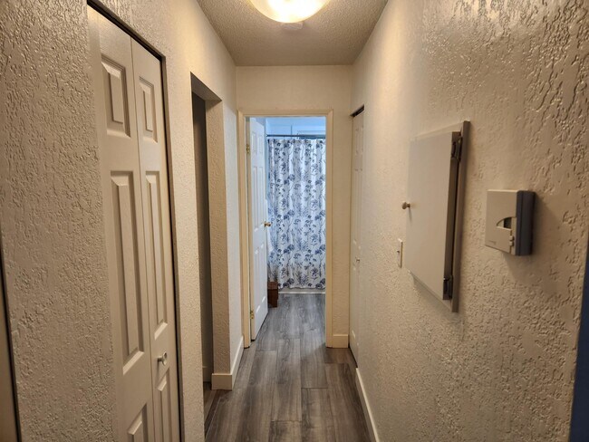 Building Photo - 1987 Kaltasin Rd