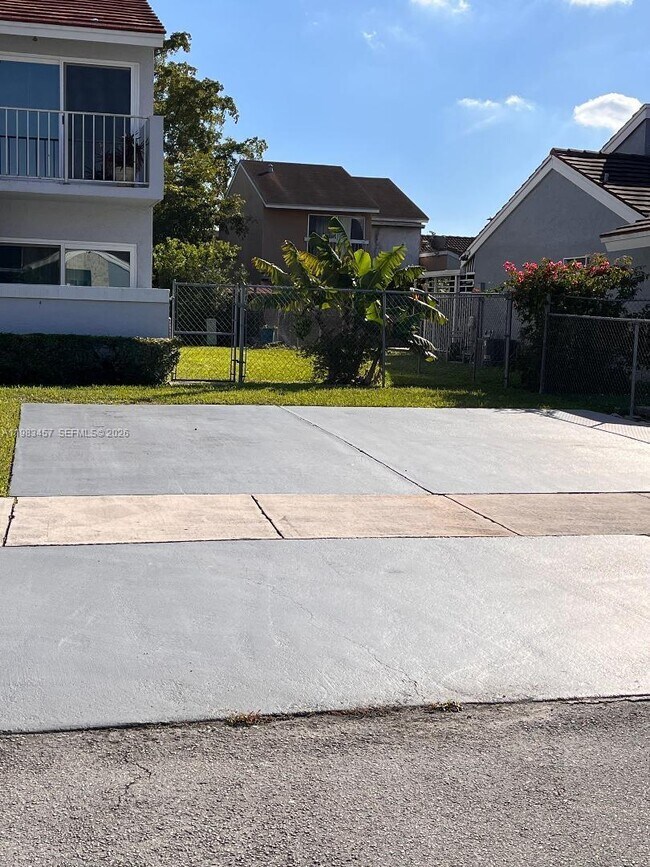 Foto del edificio - 11712 SW 13th St