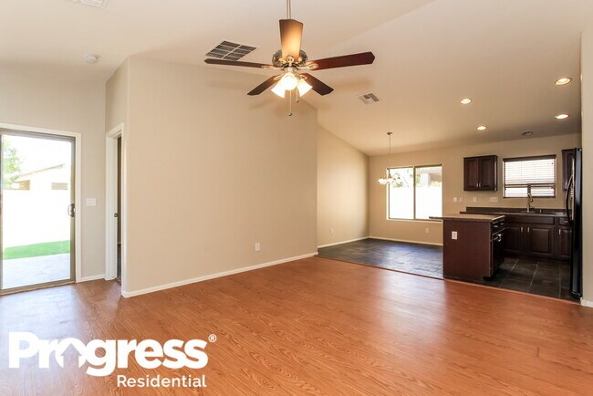 Foto del edificio - 374 E Leslie Ave