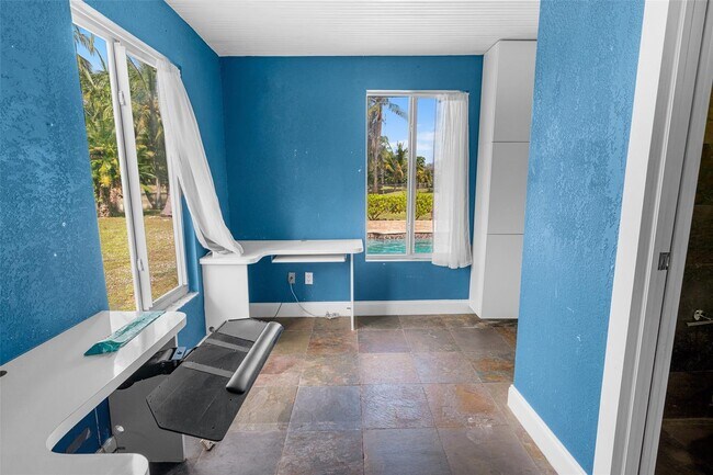 Foto del edificio - 8619 SW 51st St