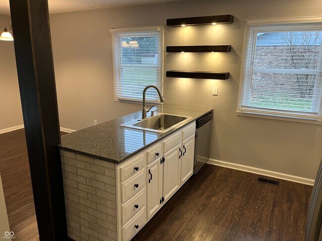 Building Photo - 627 San Carlos Dr