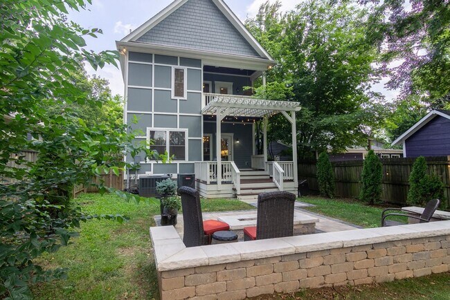 Foto del edificio - Great cottage house just off Ellington Pkwy-close to downtown!