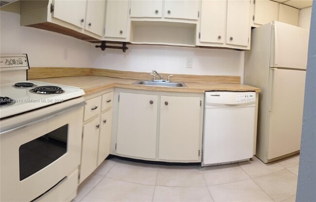 Building Photo - 7831 Miller Dr