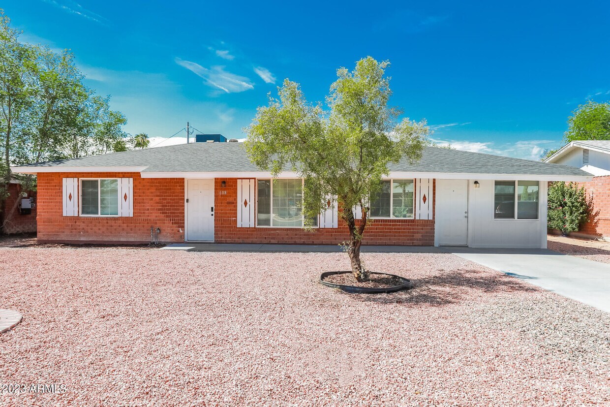 Primary Photo - 608 N 47th Pl